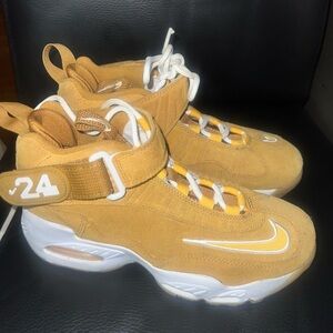 Mustard Nike sneakers Size 5